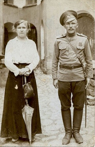 Жительница Твери в блузке. 1901 год