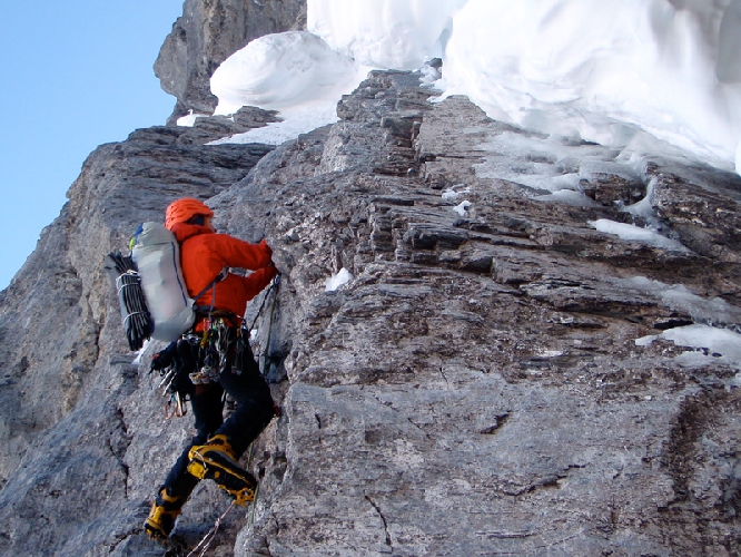 Patagonia Ascensionist 25 Pack — для аккуратных людей с компактным снаряжением, способных двигаться быстро: 25 литров, 349 г. Фото отсюда. Это северная стена Эйгера. Patagonia Ascensionist 25 Pack — для аккуратных людей с компактным снаряжением, способных двигаться быстро: 25 литров, 349 г. Фото отсюда. Это северная стена Эйгера.