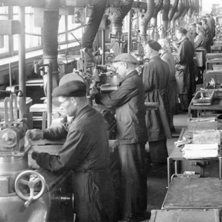 Одежда рабочих завода Hawthorne Works-30-е год ХХ века Одежда рабочих завода Hawthorne Works-30-е год ХХ века