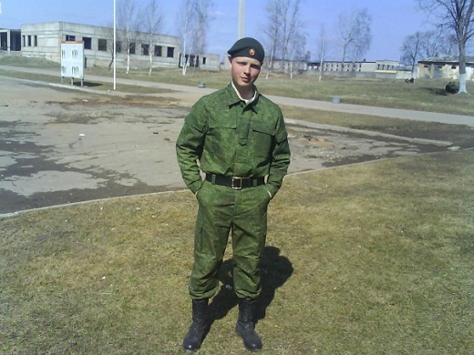 На фото Маскхалат Пиксель