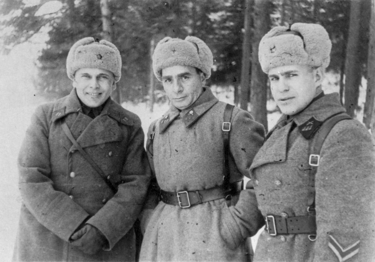 Советские офицеры в шинелях. РККА. 1942 г.